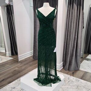 NWT Emerald Sequins V Neck Gown with a Sheer Skirt Size 4 Style 5379